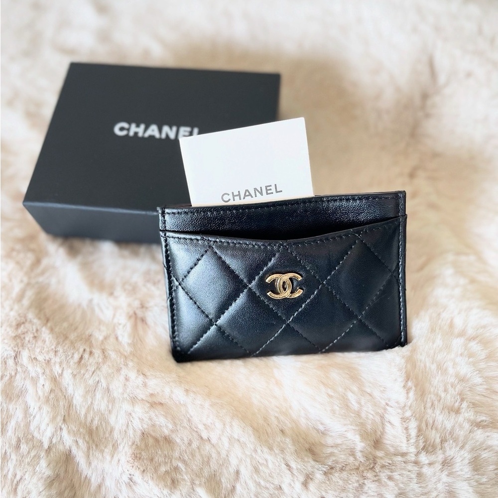 SOLD‼️CHANEL Black Quilted Leather Card Holder